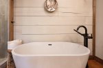 Copperline Lodge - Entry Level Master Bath Soaking Tub